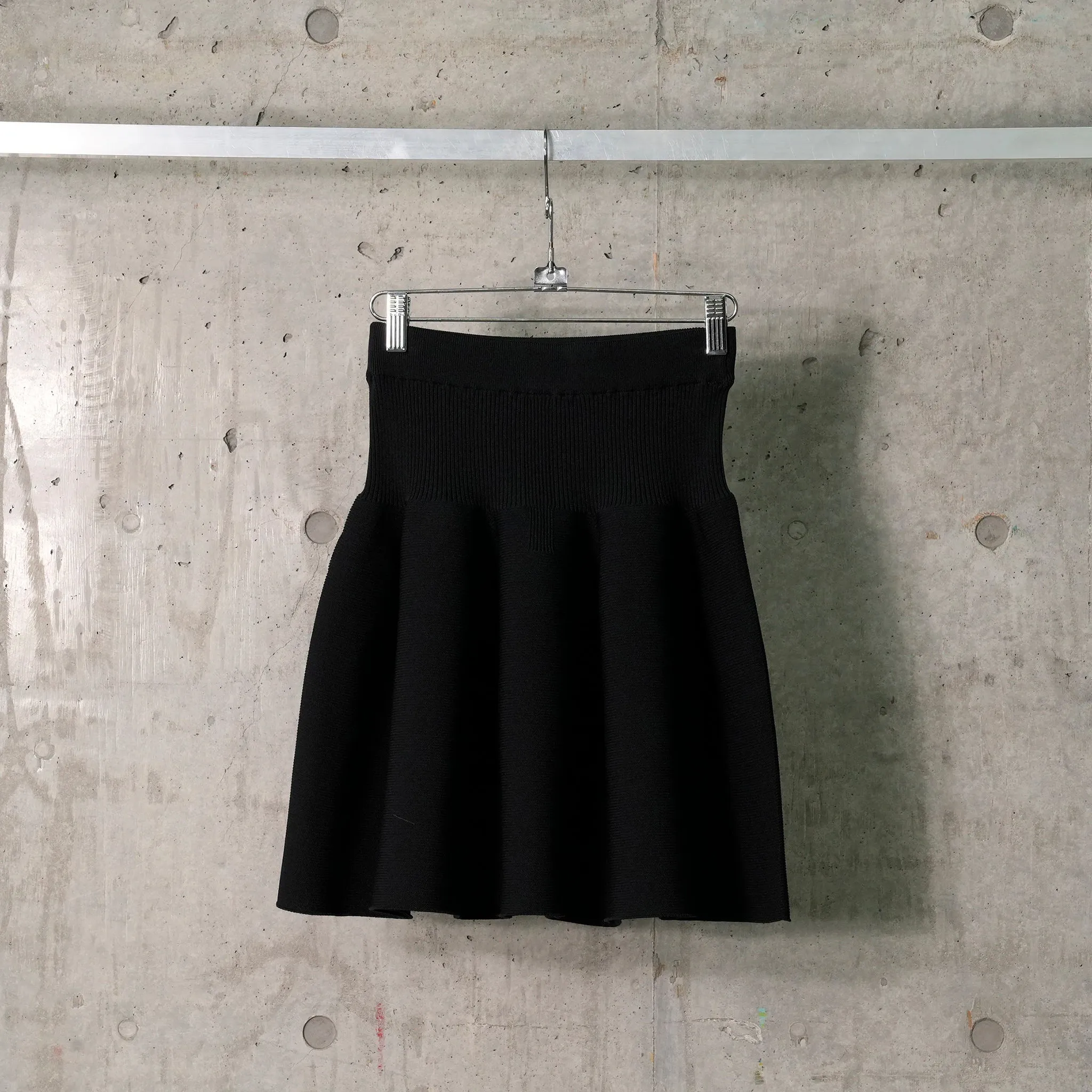 POTTERY MINI SKIRT / BLACK