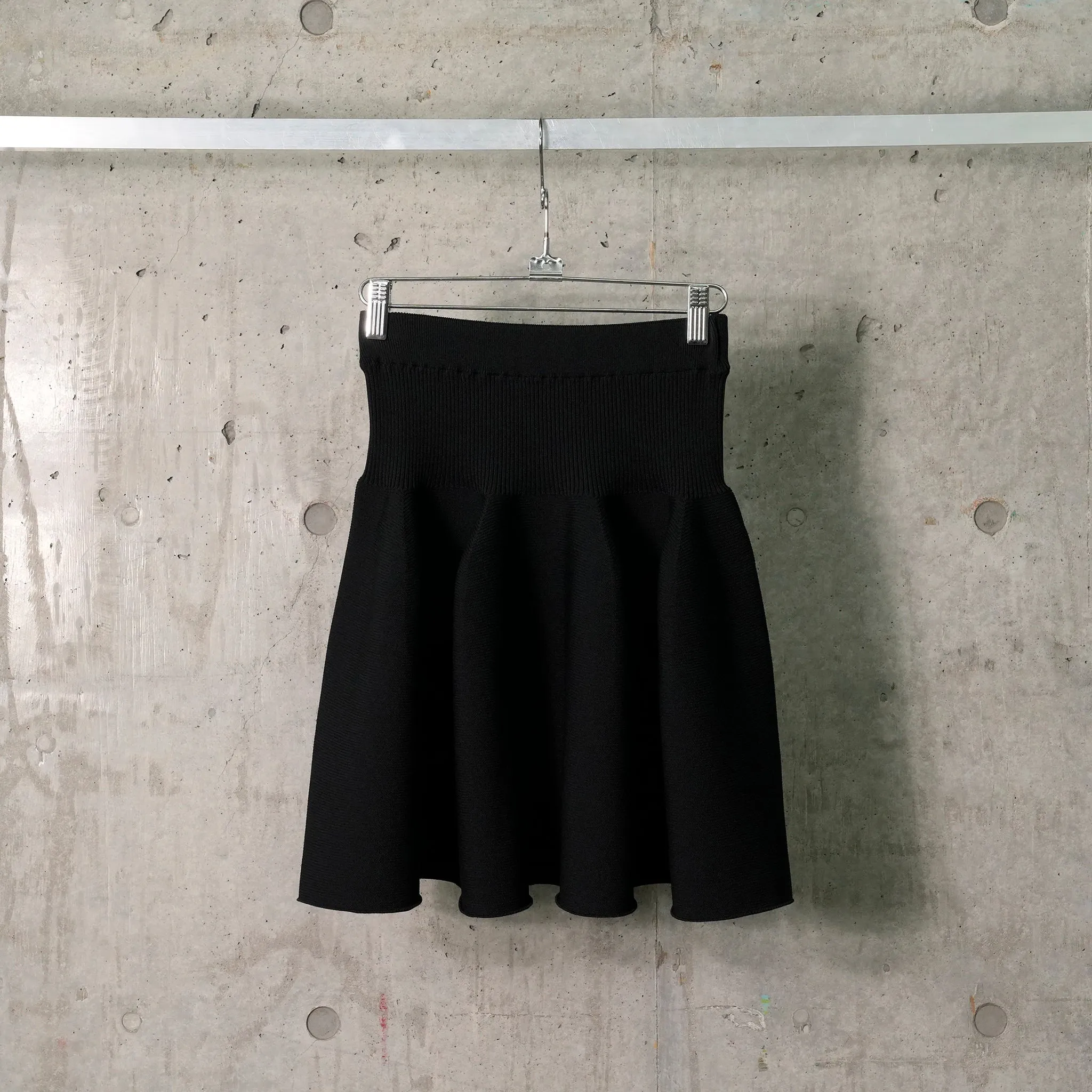POTTERY MINI SKIRT / BLACK